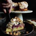 Bolo de ameixa e coco