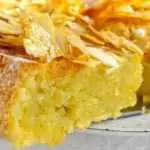 Bolo simples e húmido de amêndoa