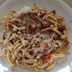 Linguine com cogumelos salteados em molho de soja (sem glúten)