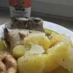 Sarda cozida com batatas e cebola (sem glúten)