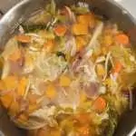 Sopa de couve lombarda (sem glúten)
