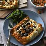 Tarte de abóbora, cebola, cogumelos, feijão branco, leguminosas e tomilho