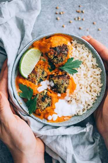 Almôndegas veganas de lentilha em molho de tomate com abóbora