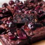 Brownies de cereja e chocolate