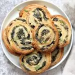 Cataventos de espinafre veganos.