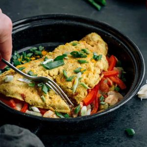 Omelete vegano de farinha de grão de bico