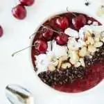 Tigela de Smoothie de Cereja Escura