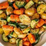 Batatas Assadas Com Ervas, Alho, Cenouras e Abobrinha