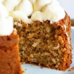 Bolo de banana com coco e mel