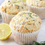 Muffins veganos de alecrim e limão