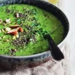 Sopa de desintoxicação verde alcalinizante