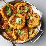 Hambúrguer de batata doce com caril e grão de bico