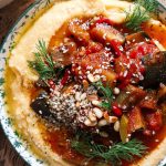Polenta Cremosa Vegana e Ensopado de Leguminosas