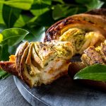 Guirlanda de pão de natal com pesto